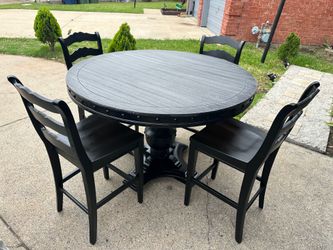 Beautiful rustic tall table and 4 chairs!hermoso ,rústico set alto mesa y 4 sillas !