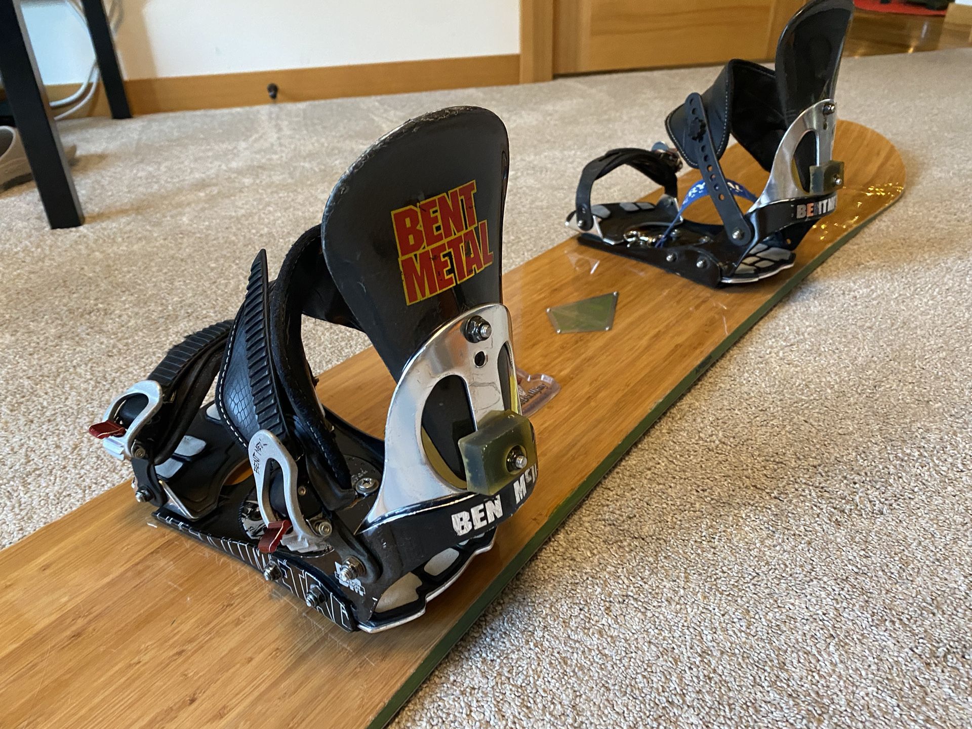 Arbor Roundhouse Snowboard - Bent Metal Bindings