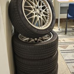 Koning Wheels 17x7JJ 5x100
Michelin Tires 225/45 ZR 17 pilot sport all seasons