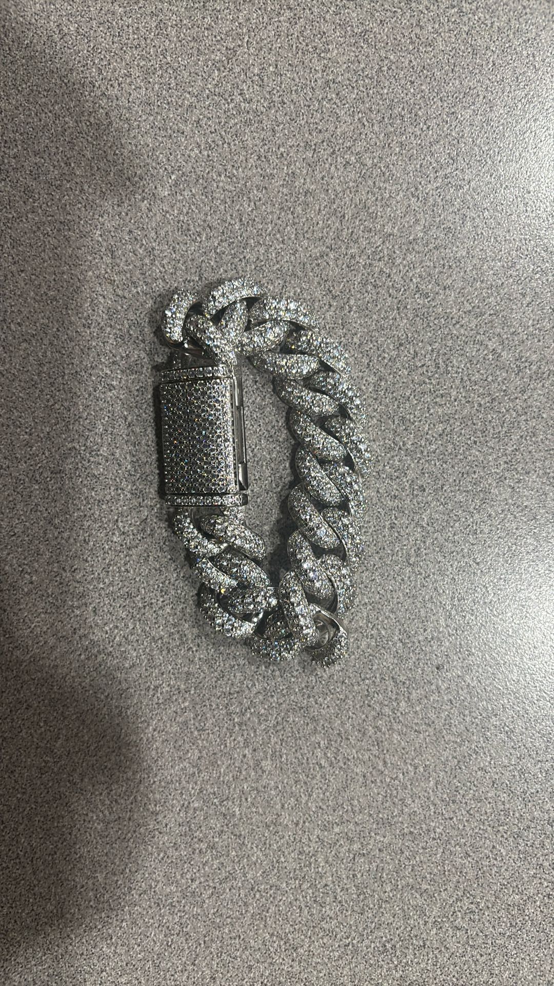 7 INCH CUBAN LINK BRACELET PRICE NEGOTIABLE (SEND OFFERS PRICE NEGOTIABLE)