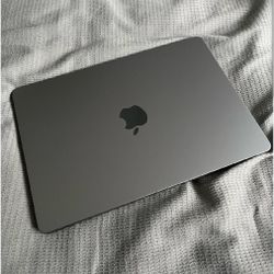 MacBook M2