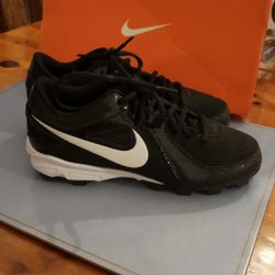 Baseball Cleats, Baseball Shoes, Sporting Goods,Size 4.5 Y