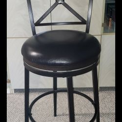 2x Iron Stools 