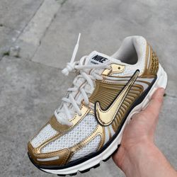 NIKE MENS SIZE 10 95$ Men’s Size 10 Nike Voremo 