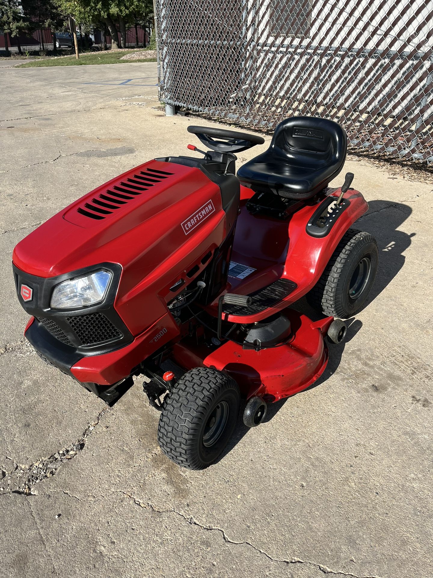 For sale a 2018 craftsman T2500 riding lawn mower.46 inches cut,19hp motor,hydrostatic transmission. It is in good working condition. NO LOW BALLERS.