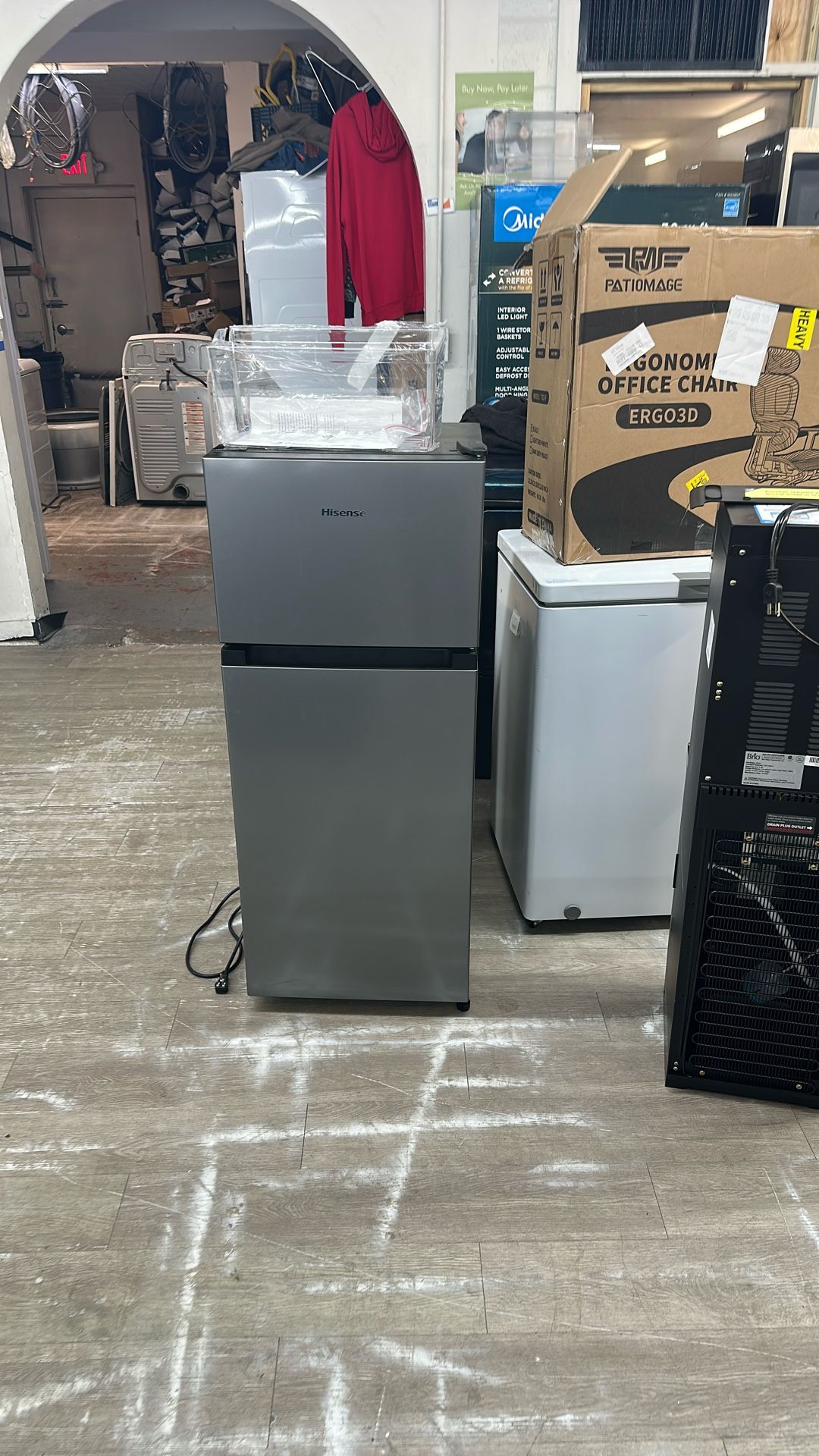 Hisense Compact Refrigerator with Freezer (4.4 Cu Ft)