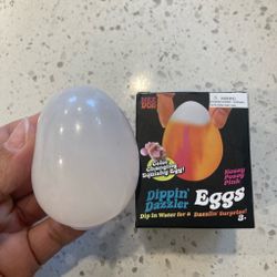 Dippin Dazzler Eggs - Nosey Posey Pink   Color magically change in cold water