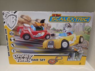 Micro Scalextric Looney Tunes 1:64 Slot Car Race Set Bugs Daffy Duck