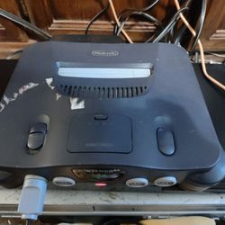 N64 w/ Controllers (NO CORDS)