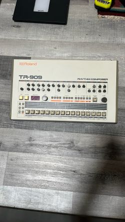 Roland TR-909 Vintage Drum Machine 1983 (pre 808)