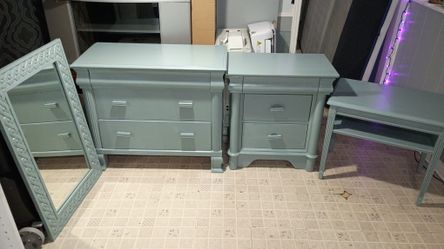 All Matching Bedroom Furniture,Small Dresser,End Table,Small Table,Mirror