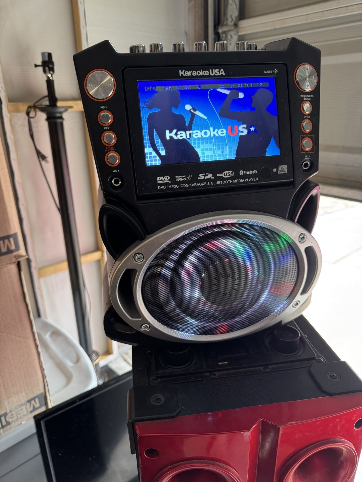 KARAOKE BLUETOOTH NEEDS MICROPHONE