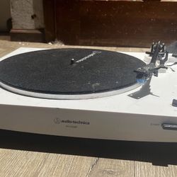 Record Player Missing Plastic Cover But 200$ Off 
