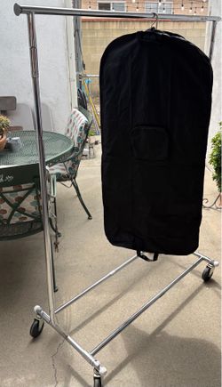 Rolling clothes rack