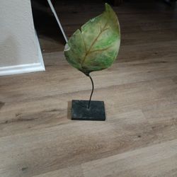 Leaf Display Stand 
