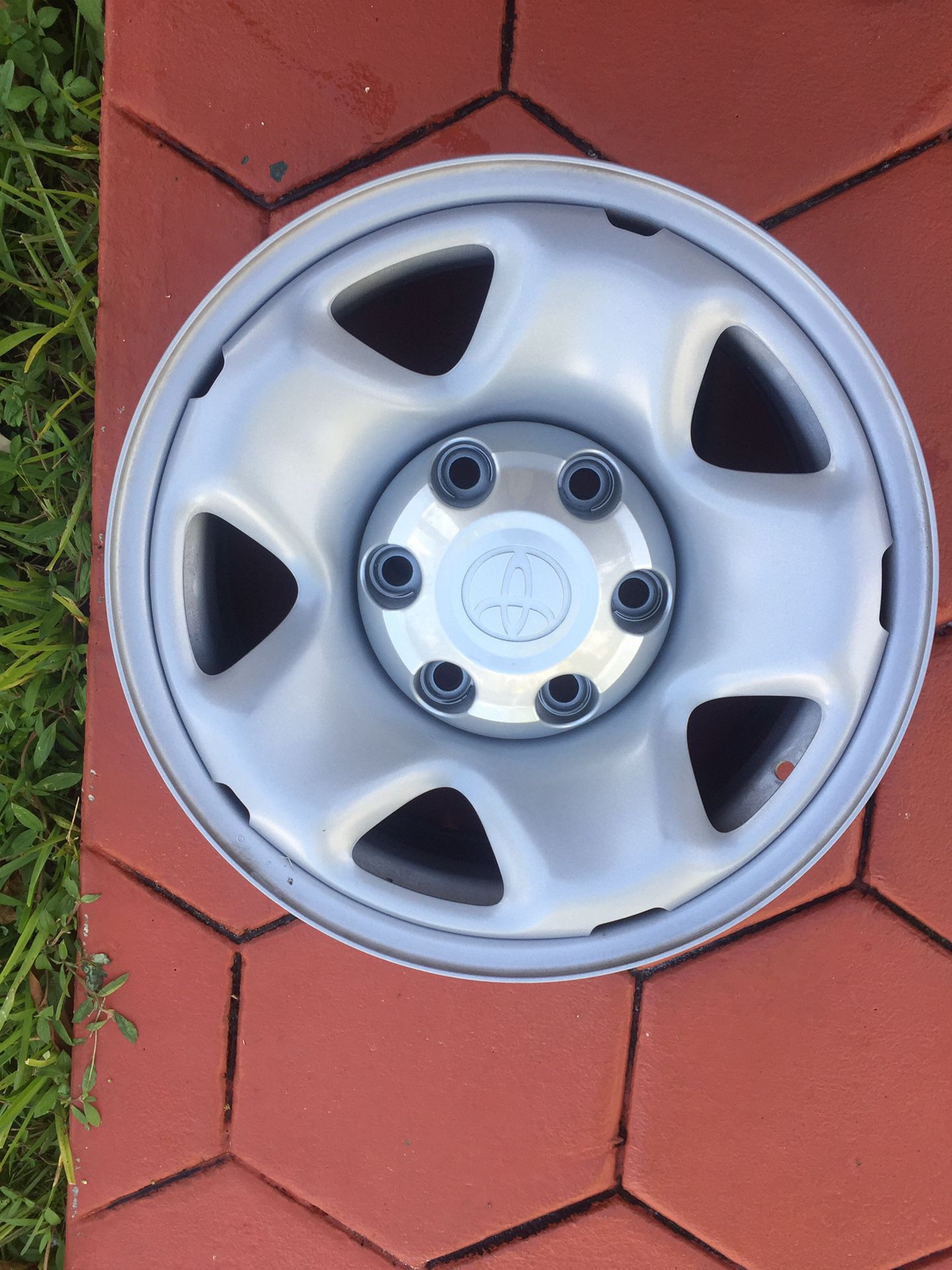 16" inch, 2019 Toyota Tacoma stock alloy wheels, rim in new condition. No tires. Fits 1999-2019