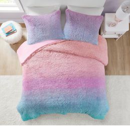 Free twin comforter and sham