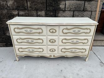 French Provincial 9 drawer dresser