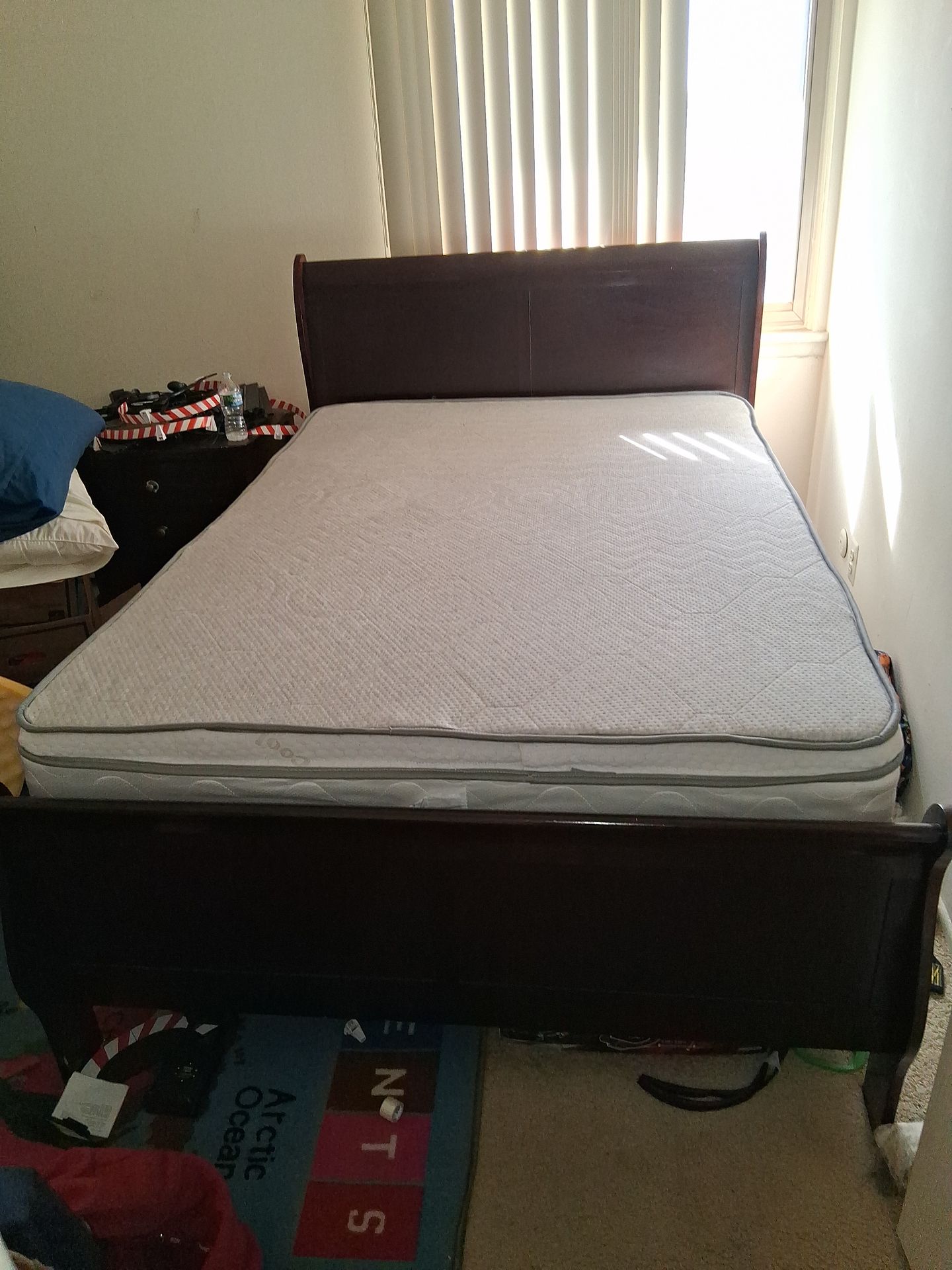 Full size bed