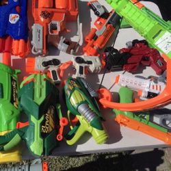 Bonche De Nerf Guns And Assorted