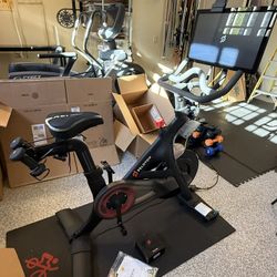 Peloton Bike + Accessories (Swivel screen, Mat, Weights, Manual)