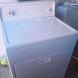 KING SIZE CAPACITY HEAVY DUTY GAS DRYER IN MINT CONDITION 