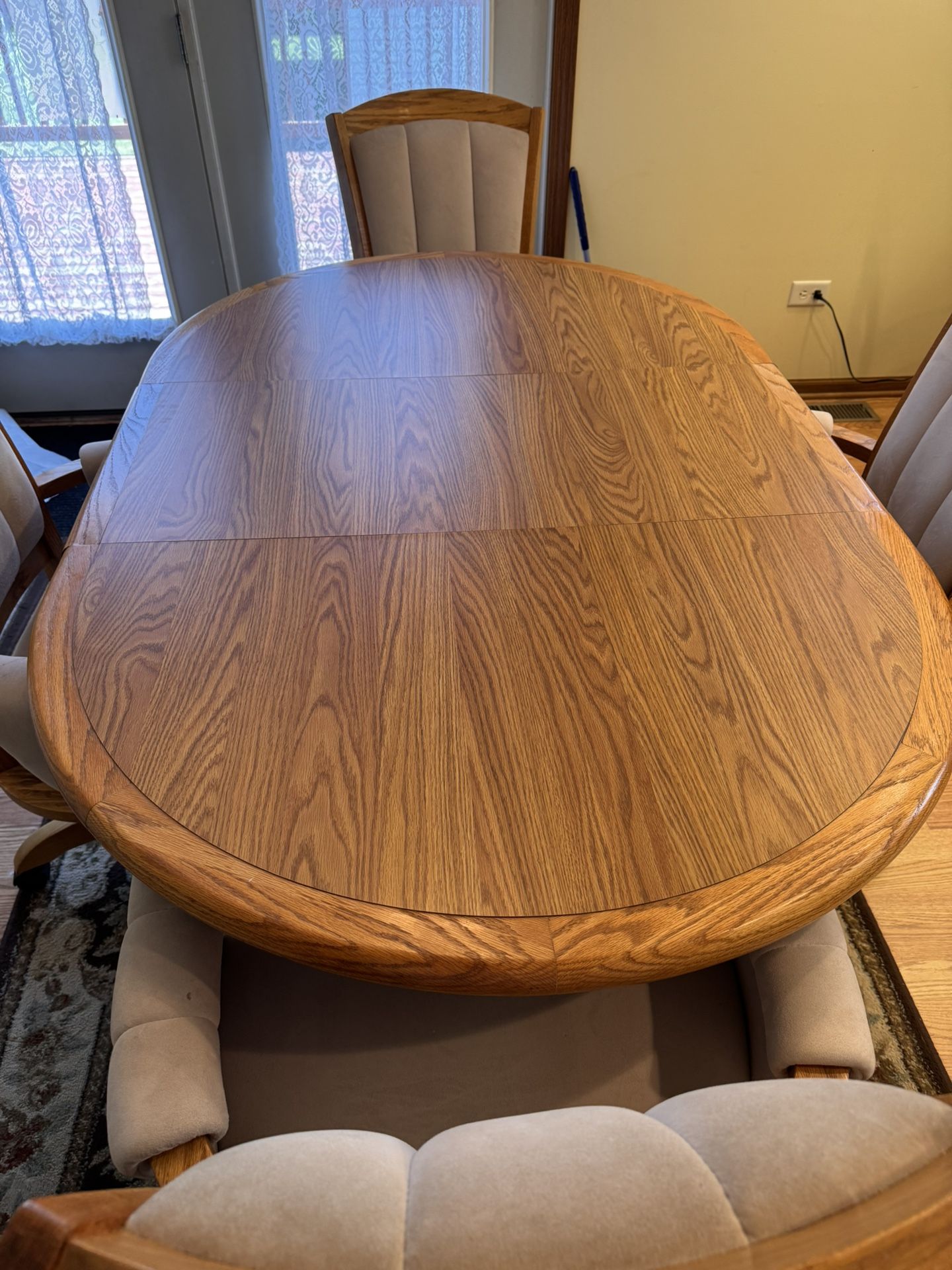 Kitchen Table With  Leaf And 4  -360 Swivel /  Lean Back  Soft Suede Chairs 