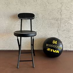 One New 4 Pound Medicine Ball