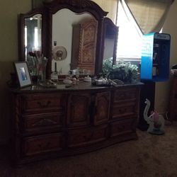 Cali King Complete Bedroom Set (will partial trade, need gone, What U got)