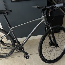 Giant 700C Roam Disc 4 Hybrid Bike For Adults