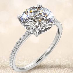 3Ct Near-White Round Moissanite Ring (Size 7)