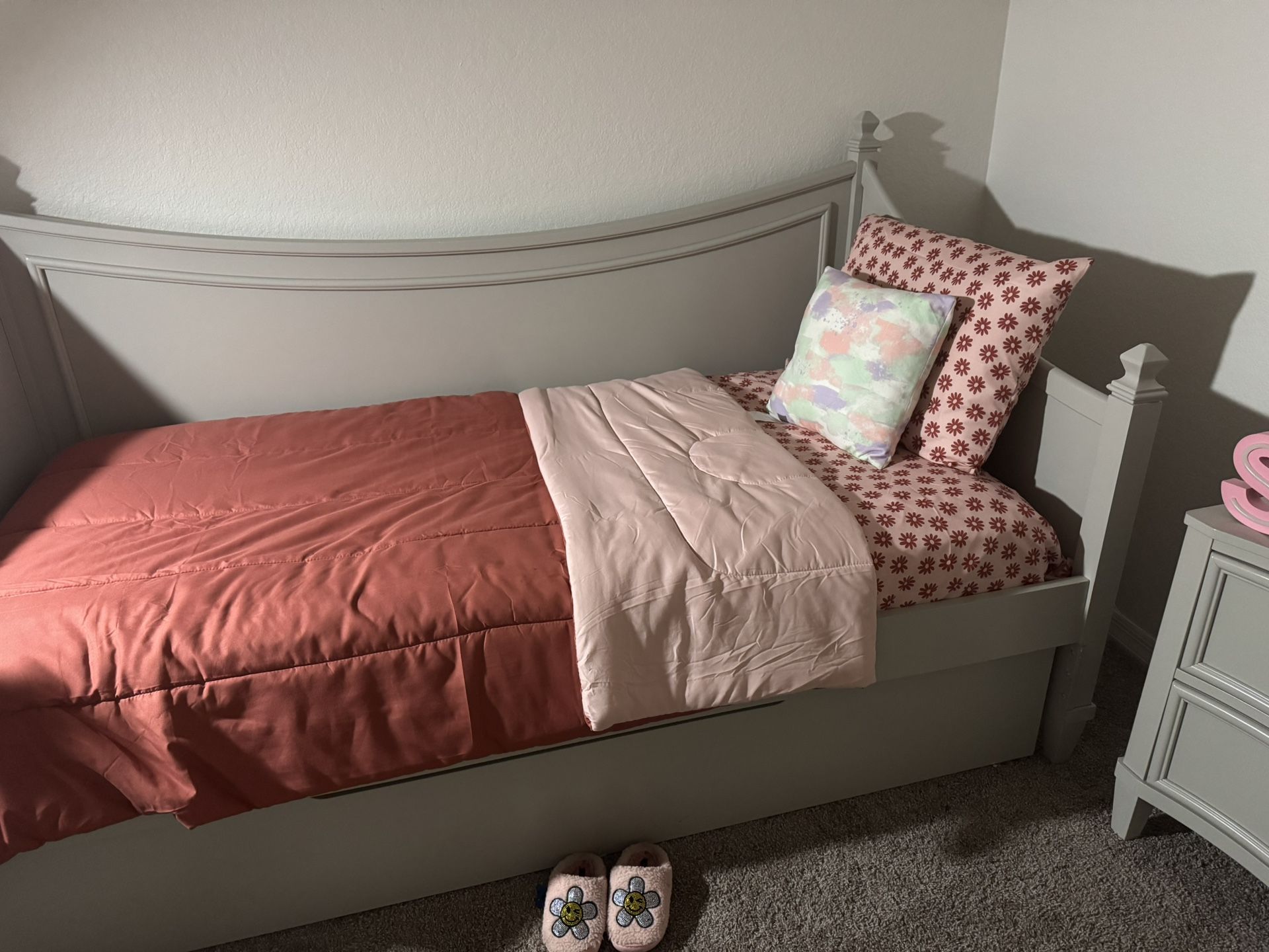 Moving Sale Bedroom Twins,gray