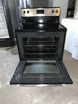 Frigidaire Electric Oven stove for Sale in Santa Ana, CA - OfferUp