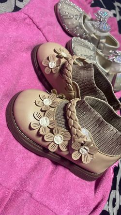 Girls shoes size 5/6