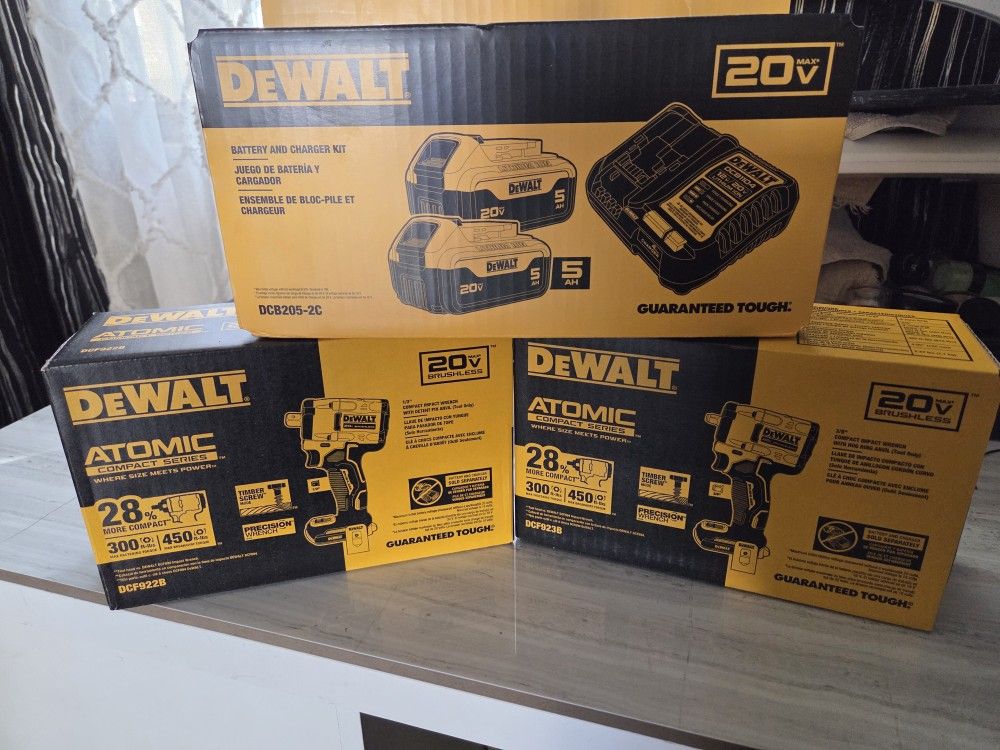 Dewalt 20v 1/2 & 3/8 Compact Impact Wrench And  battery Kit
