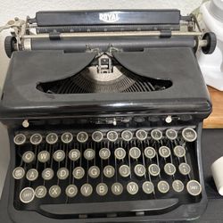 1930’s Royal Antique Typewriter 
