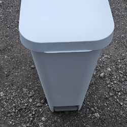 Step-On Plastic Trash Can 