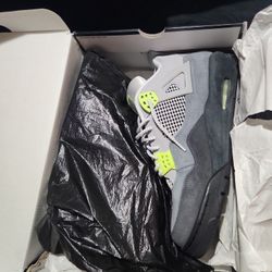 Jordan 4 Neon Green Size 13 