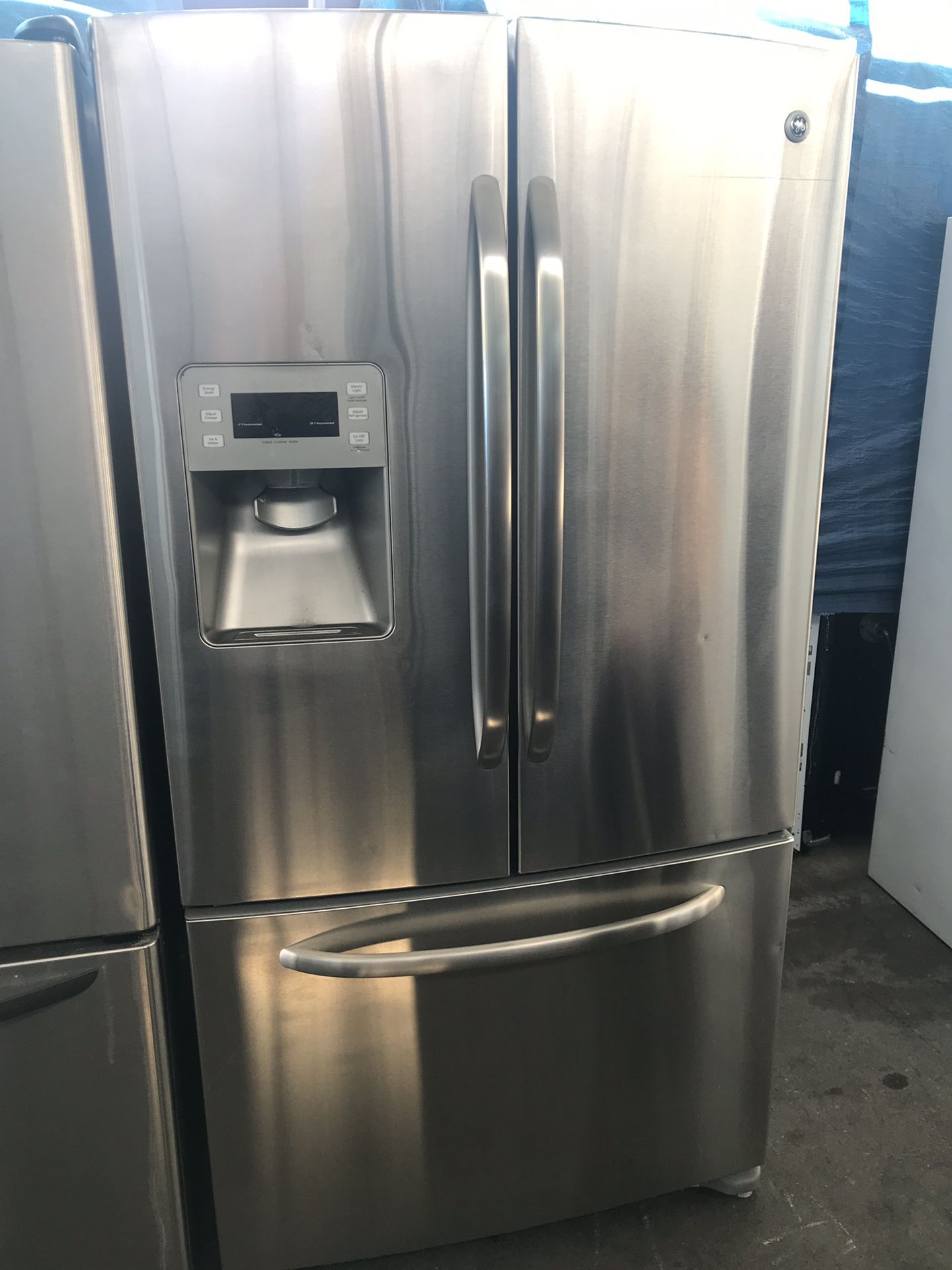 $550 Bottom Freezer STAINLESS steel 28 cu fridge refrigerator w/ free delivery & guaranty