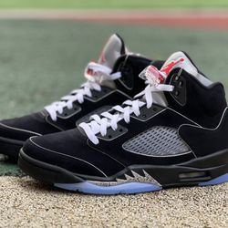 Air jordan 5S BLACK METALLIC REIMAGINED    many more colors available 