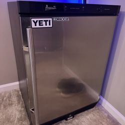 Avanti Counter Top Fridge