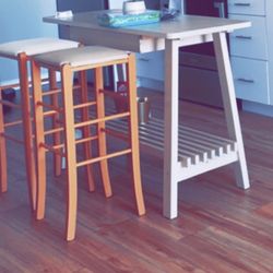 Table Like New With 2 Chairs 