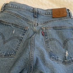 Levi’s High Waisted Straight Leg Ripped Jeans Size 28