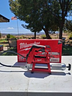 Milwaukee M12 Cordless Grease Gun (tool only)
