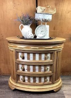 "One-of-a-Kind" Beautiful Oval Table * End * Occasional * Bedside * 3-Drawers