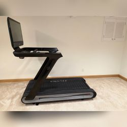 Peloton Tread+ Original Slat-Belt Treadmill (2020) - Very Good - Greenwich, CT
