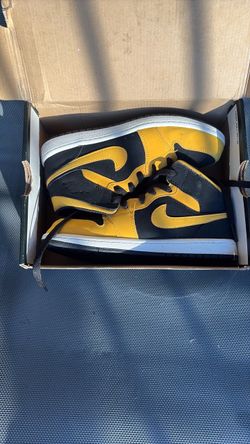 Nike Air Jordan 1 Mid Black Yellow Sneakers