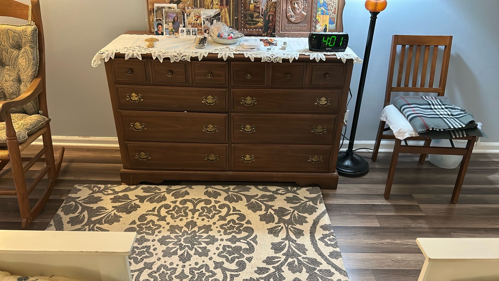 Dresser 