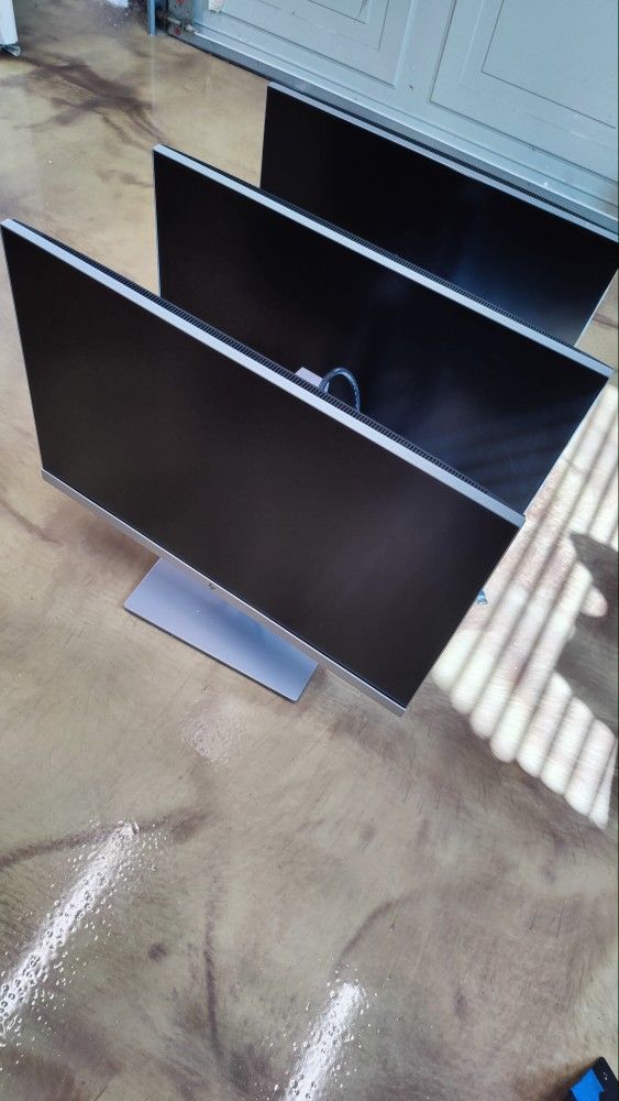 2 HP 24" Monitors And 1 HP 22" Monitor