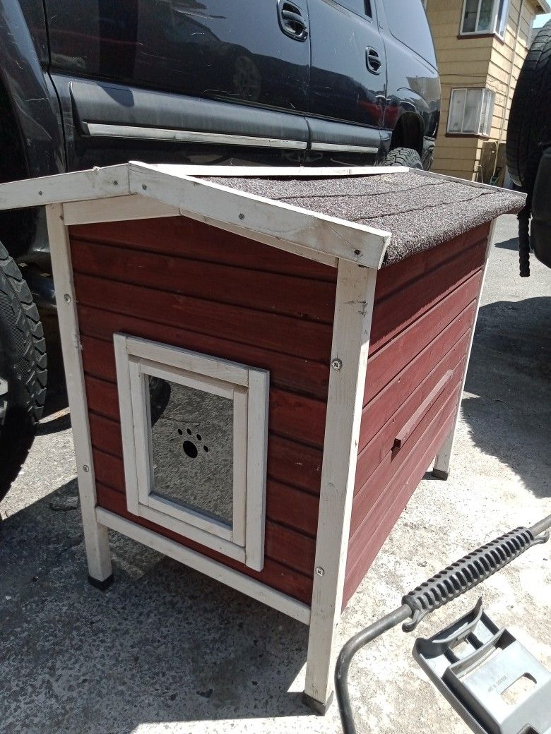 DOG HOUSE AWESOME HAND BUILT !